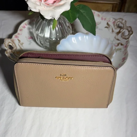 Coach Medium ID Zip Wallet - Picture 6 of 6